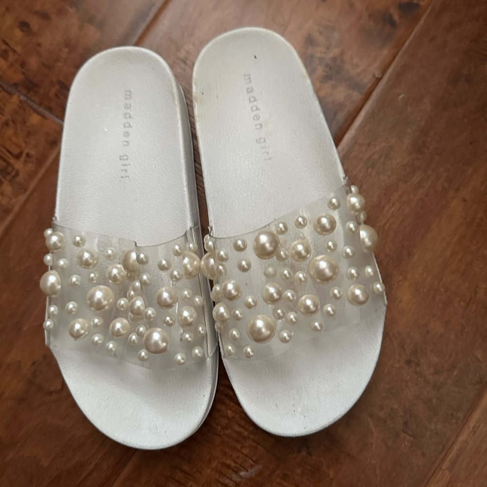 Steve Madden slippers with pearls
